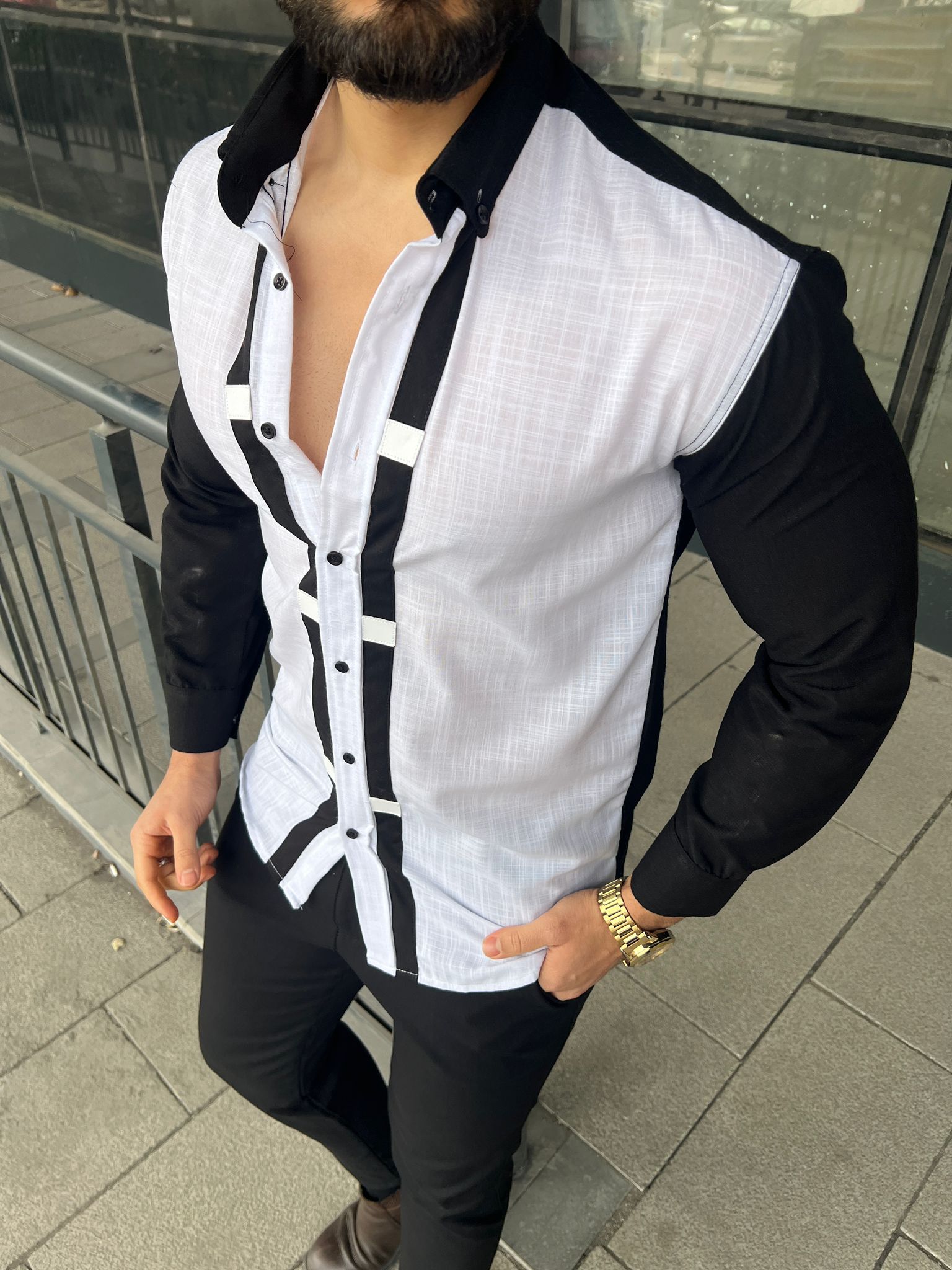 Kontrast Detaylı Slim Fit Beyaz Siyah Erkek Gömlek – Premium Tasarım